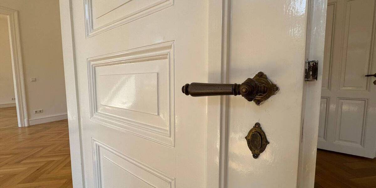 Gewerbeobjekt Baden-Baden Innenstadt - 8 Zimmer, 213 m&sup2;, 2.500&euro; | Angebot:25666700