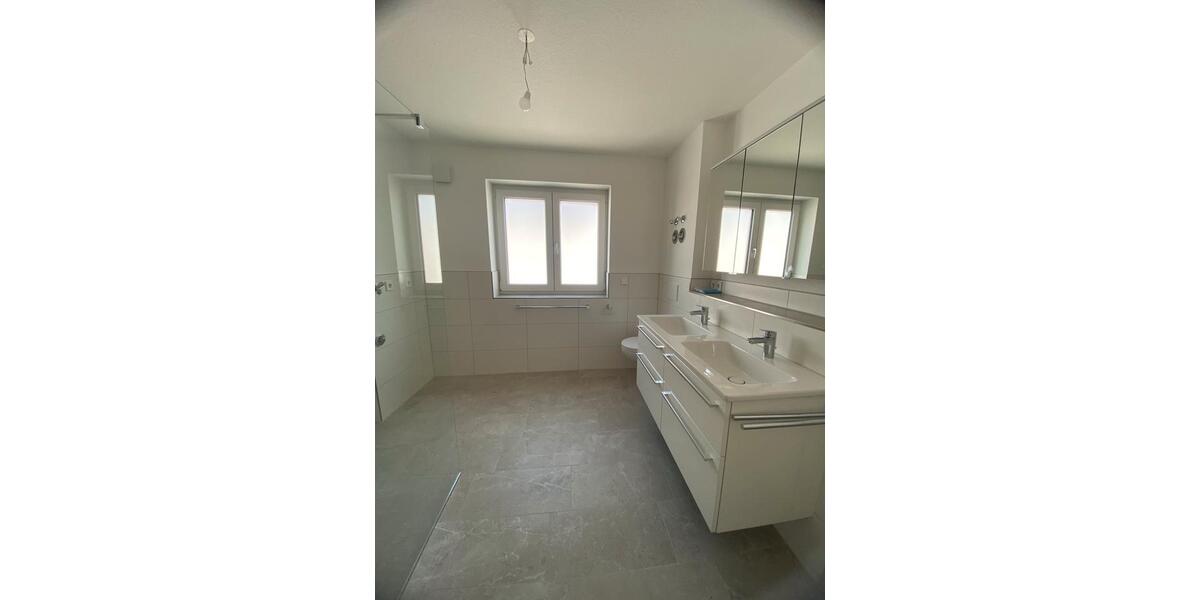 Etagenwohnung Rheinau - 3 Zimmer, 86 m&sup2;, 1.470&euro; | Angebot:25987950