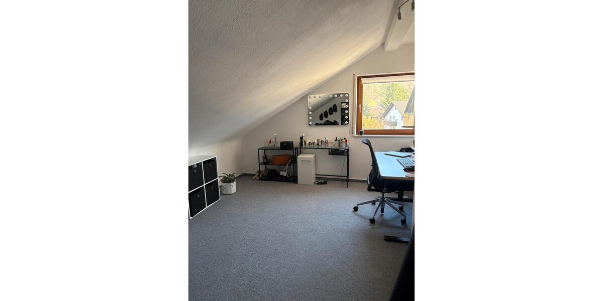 Dachgeschoßwohnung Sinzheim - 3 Zimmer, 85 m&sup2;, 780&euro; | Angebot:25992500